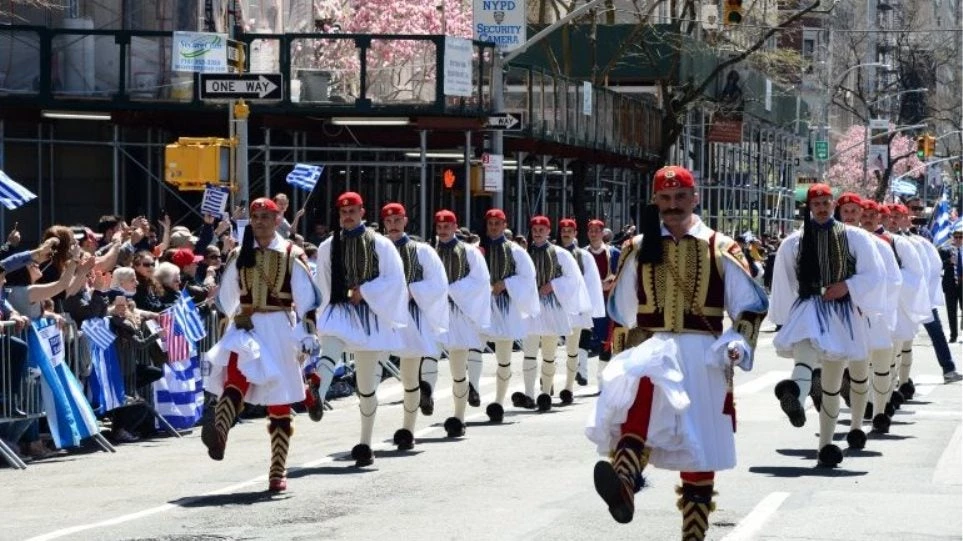 «Πλημμύρισε» Ελλάδα η 5η Λεωφόρος του Μανχάταν- Ηχηρά μηνύματα για Μακεδονία – Κύπρο – Αιγαίο